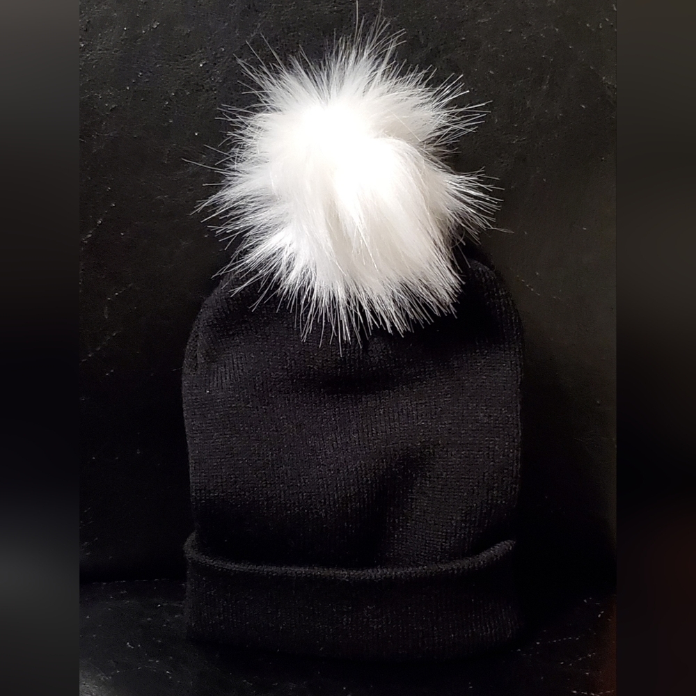 @snapngopoms ~ Support a POSHER ~ 1 Black Adult Hat w/ 1 White Detachable POM
